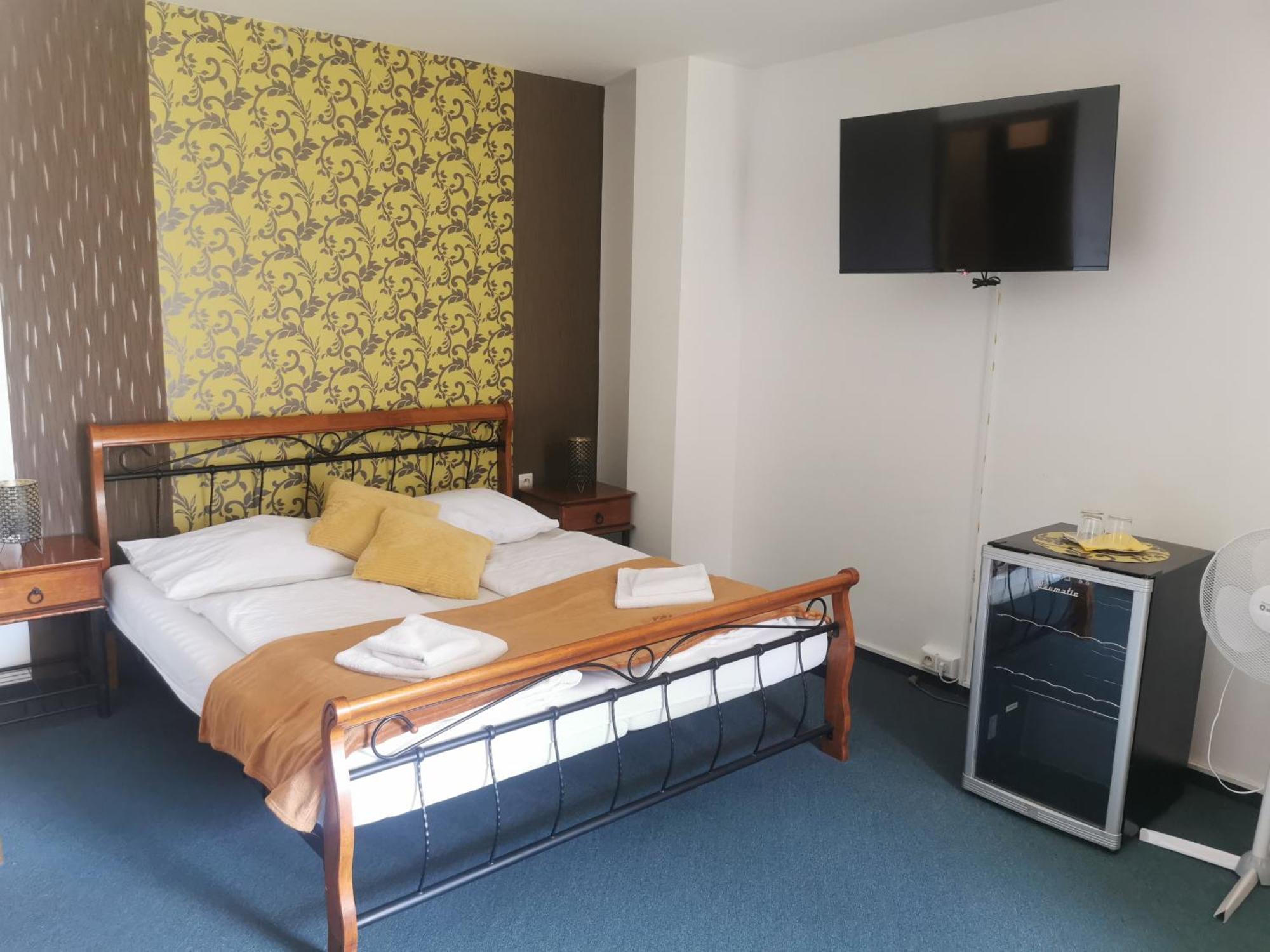Hotel Diana Nove Mesto nad Vahom Exterior photo