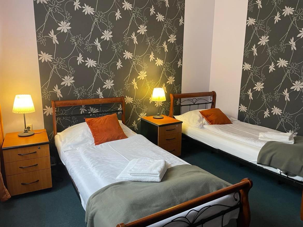 Hotel Diana Nove Mesto nad Vahom Exterior photo